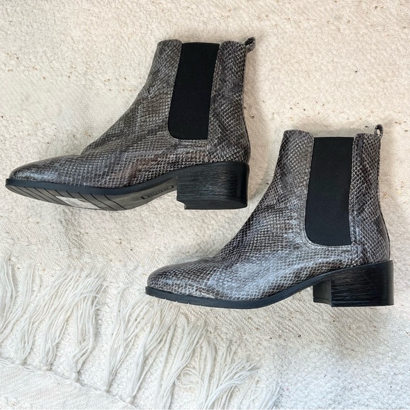 Kenneth Cole Reaction Boot Chelsea Faux Leather Snake Print Ankle Bootie 8.5 NEW - Picture 4 of 8